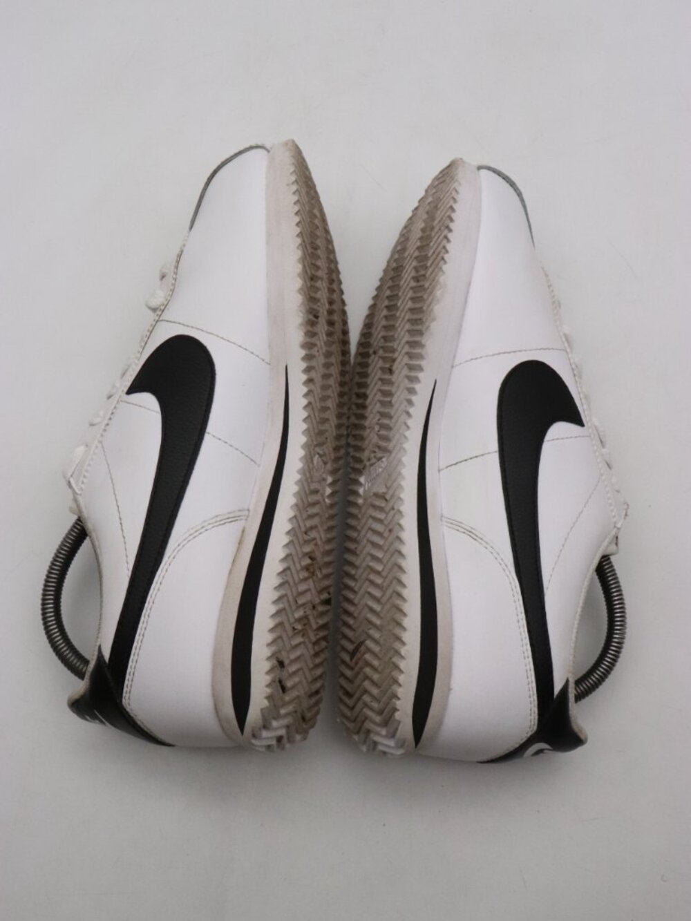 Nike Classic Cortez Men's Sizes 9 White Black Lace Up Sneakers DM4044-105 - Picture 6 of 10